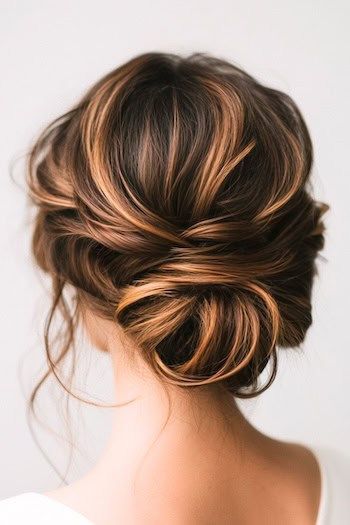 Save this pin for the best brunette hair colors for fall. This warm, spicy updo will make you stand out this autumn. The rich cinnamon tones swirl through a chocolatey base, creating a perfect look for crisp fall days. Best Brunette Hair Color, Hair Colors For Fall, Medium Length Waves, Caramel Ombre, Medium Length Layers, Rich Brunette, Caramel Balayage, Face Framing Layers, Caramel Highlights