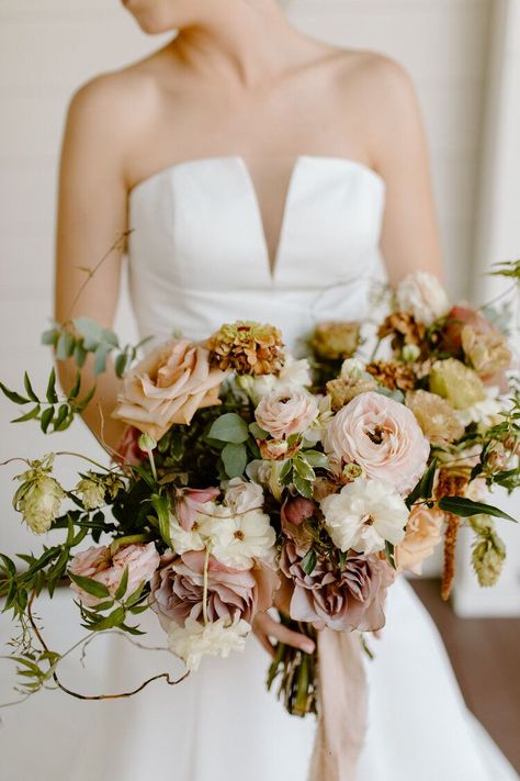 Exquisitely feminine bridal bouquet with blush roses, toffee roses, sprawling jasmine, seasonal hops vine, floating butterfly ranunculus, and apricot colored accents. Nashville wedding floral designer, Rosemary & Finch. Soft Fall Wedding Flowers, Fall Ivory Wedding Bouquet, Muted Fall Bouquet, 1950s Wedding Bouquet, David Austin Wedding Bouquet, Organic Bouquet Wedding, Toffee Rose Wedding Flowers, Neutral Fall Floral Arrangements, Earth Tone Flower Arrangements