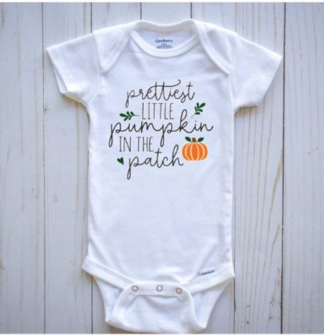 Cricut Baby Shower, Fall Onesie, Babys First Thanksgiving, Thanksgiving Onesie, Holiday Onesies, Thanksgiving Clothes, Easy Diy Clothes, Clever Kids, Cricut Baby