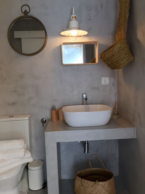 Toilet And Sink Bathroom Ideas, Kitchen Unit Designs, Industrial Style Bathroom, Industrial Kitchen Design, Concrete Bathroom, Washbasin Design, Home Decor Idea, Minimal House Design, Bathroom Paint Colors