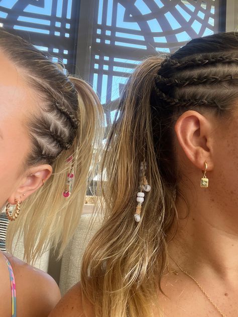 Matching hair braids with my bestie in Fiji Travel With Bestie, Matching With Bestie, Bestie Travel, Beaded Braids, Travel Fiji, Fiji Travel, Inspo Hair, Braids With Beads, Hair Braiding