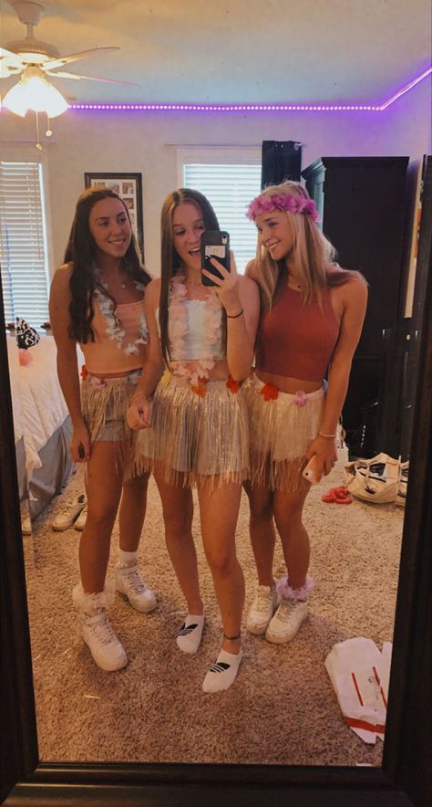 Luau costume Hawaiian Halloween dress up lay straw skirt Hawaii Dress Up Party, Hawian Outfits Halloween, Hawaiian Inspo Outfits, Luoa Party Outfit, Beach Party Football Theme, Beach Sprit Week, Luau Costume Ideas, Surfer Girl Spirit Week, Luau Day Spirit Week