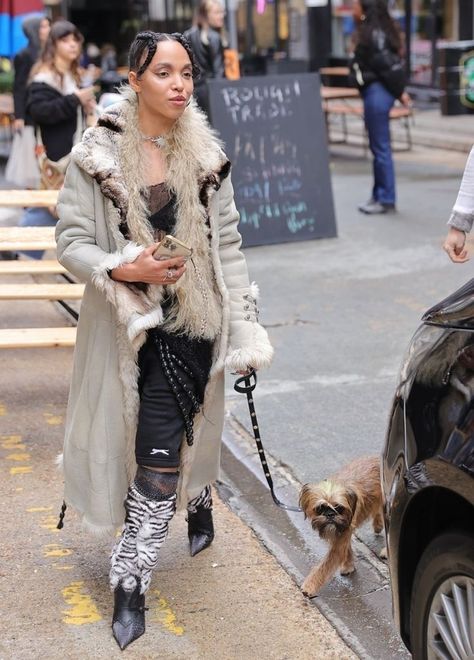 FKA Twigs, 2022 Fka Twigs Style, Venus In Pisces, Fka Twigs, Retro Looks, Romantic Goth, Celebrity Street Style, Doja Cat, East London, Style Outfits