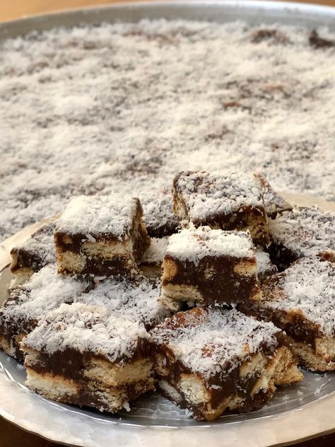 Coconut Squares, Middle Eastern Sweets, Lebanese Desserts, Date Squares, Plain Cookies, Biscuit Bar, Energy Bites Recipes, Date Cake, Turkish Desserts