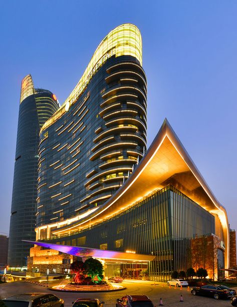 The 5-star Intercontinental Changsha sits at the heart of the new Xinhe Delta development on the coast of Changsha. Maximizing views on the river’s edge, the hotel is the focal point of the development, framing the main pedestrian retail plaza. As an integral part of the mixed-use development, the hotel showcases direct access to the … Hotels Design Architecture, Hotel Design Architecture, Hotel Facade, Architecture Facade, Facade Lighting, Skyscraper Architecture, Hotel Building, Architecture Building Design, Hotel Architecture