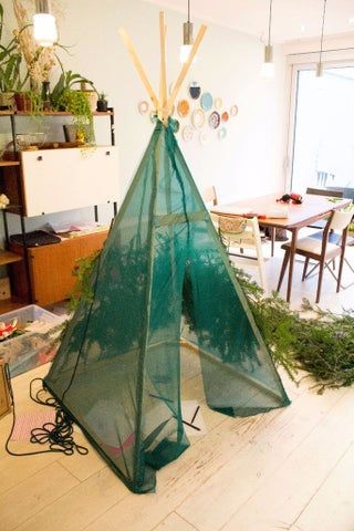 Tipi Christmas Tree: 5 Steps (with Pictures) Christmas Tree Fort, Christmas Tepee, Christmas Tree Tent, Christmas Tree Teepee, Tree Teepee, Diy Kids Tent, Merry Chrysler, Diy Teepee, Christmas Party Crafts