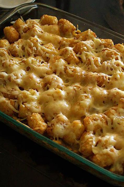 Cheesy Tator Tot Potatoes, Cheesey Tator Tot Casserole Recipe, Tater Tots Side Dish, Tater Tot Casserole Without Meat, Tater Tot Cheese Casserole, Vegetable Tater Tot Casserole, Tator Tot Casserole Recipe Easy No Meat, Tator Tot Recipes Easy, Hashbrown Casserole With Tater Tots