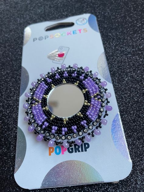 Beaded Popsocket, Popsocket Design, Beading Board, Native Outfits, Beadwork Ideas, Native Earrings, Beautiful Beaded Earring, Native Beading, Seed Bead Jewelry Patterns