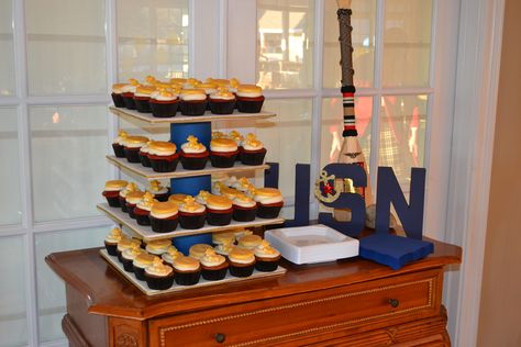 Like the display decoration for cupcakes being served at my sons Graduation / US Navy Going Away party. Navy Wetting Down Party, Navy Retirement Decorations, Navy Chief Party, Navy Commissioning Party, Us Navy Retirement Party Ideas, Navy Party Ideas, Navy Retirement Party Ideas, Navy Retirement Party, Navy Decorations