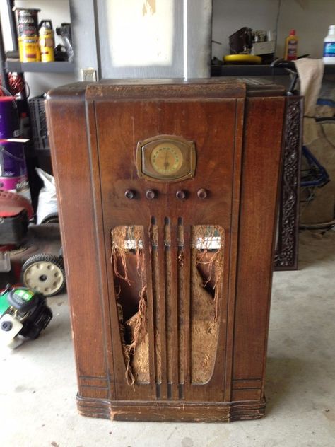 Vintage Repurposed Items, Vintage Stereo Cabinet, Antique Radio Cabinet, Vintage Radio Cabinet, Neat Crafts, Cabinet Diy, Furniture Flips, Antique Radio, Vintage Repurposed