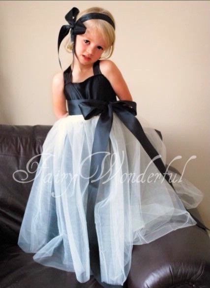 Flower girl dress Black And White Bridesmaid Dresses, White Flower Girl Dress, Baby Shoes Diy, Flower Girl Dresses Tutu, White Bridesmaid Dresses, Bridal Guide, White Flower Girl Dresses, Flower Girl Hairstyles, Skirts For Kids