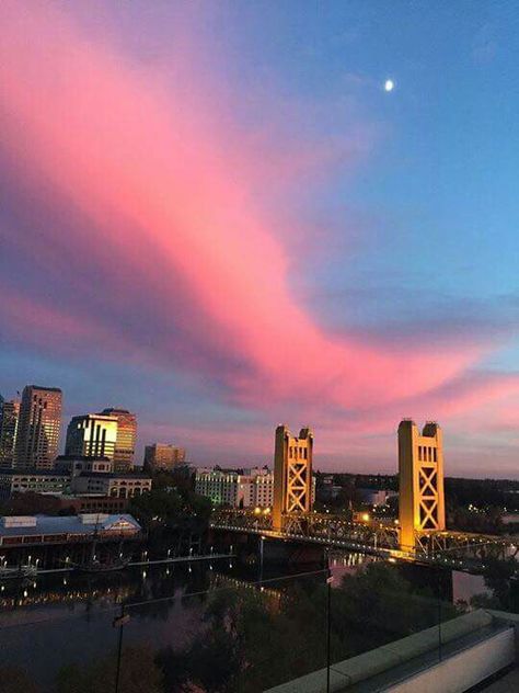 Sacramento California Aesthetic, Sacramento Aesthetic, Cali Vibes, California Life, Vision Board Images, Urban Aesthetic, Sky Pictures, Sacramento California, Vintage California