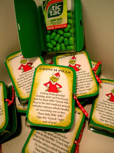 Ever Ready: How The Grinch Stole Christmas Grinch Pills, Christmas Gifts For Cousins, O Grinch, Diy Christmas Treats, Grinch Party, Diy Christmas Gifts For Family, Coworkers Christmas, Cousin Gifts, Creative Diy Gifts