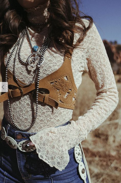 Womens 70s Western Fashion, Rockstar Boho Style, Country Belt Outfit, Neo Western Aesthetic, Soft Cowboy Aesthetic, Boho Cowgirl Outfits, 70s Cowgirl Outfit, Witchy Cowgirl Aesthetic, Sturgis Rally Women Outfits