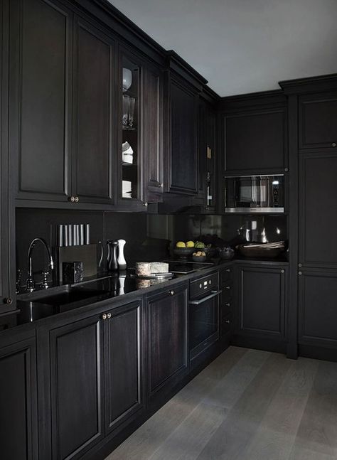 All Black Kitchen, Dapur Rustic, Black Kitchen Design, Espresso Kitchen Cabinets, Gothic Kitchen, Model Dapur, Interior Dapur, Kabinet Dapur, Dark Home Decor