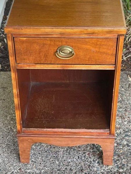 Refinished Nightstand, Simple Decorating, Diy Shop, Paint Techniques, Be Encouraged, Painted Sticks, Fusion Mineral Paint, Wood Nightstand, Mineral Paint