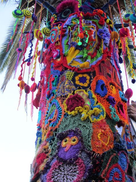 yarnbombing coordinated by Prudence Mapstone for Jumpers & Jazz 2016 Prudence Mapstone, Crochet Owl, Form Crochet, Freeform Crochet, Crochet Free, Queensland Australia, Crochet Art, Crochet Home, Fiber Arts