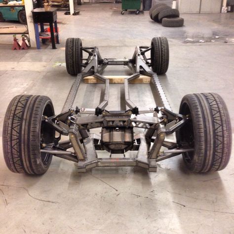 Full custom chassis built by Resto Motors in Denver for old Mopar muscle cars with IFS and IRS Chassis Design, Jet Skies, Tube Chassis, Chassis Fabrication, Diy Go Kart, Car Chassis, Cb 750, Car Frames, Mopar Muscle Cars