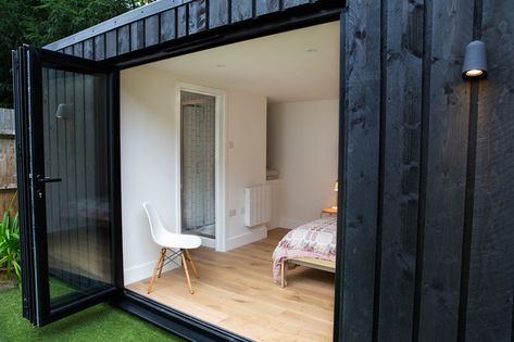 Brixton, bedroom annex with shower room - Contemporary - Garden Shed and Building - London - by London Garden Rooms | Houzz UK Shed Bedroom, Esthetics Room, London Garden, Garden Rooms, Contemporary Garden, Garden Studio, Shower Room, Garden Shed, Garden Room