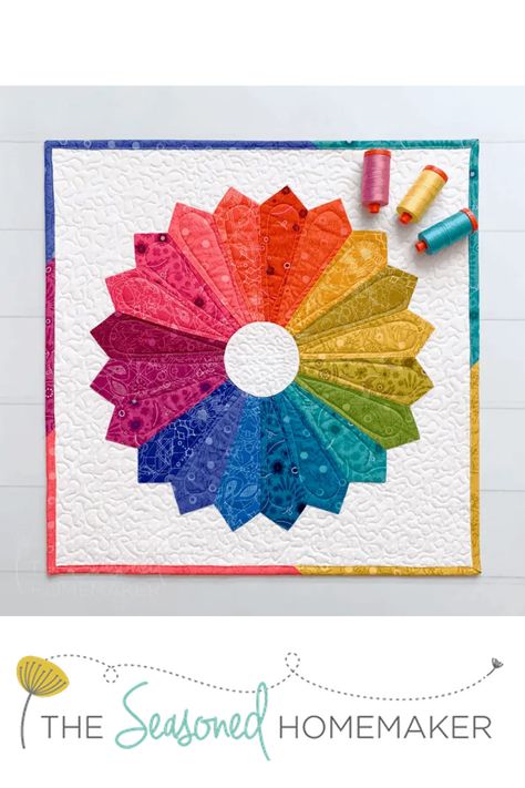 A Free Modern Mini Quilt Pattern designed by Caroline from @seasonedhome! Friday Funday, Mini Quilt Patterns, Dresden Plate, Mini Quilt, Quilt Pattern, Dresden, Quilt Patterns, Pattern Design, Pattern