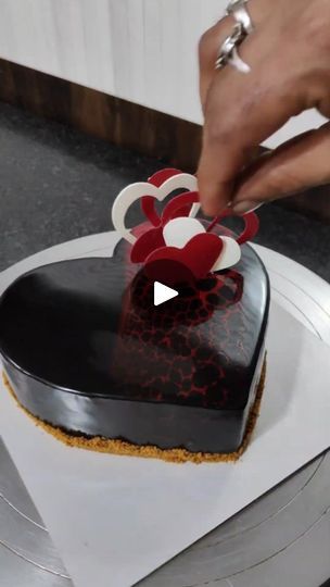 Heart Shape Chocolate Cake Designs, Heart Shape Chocolate Cake, Cake Decorating Ideas Chocolate, Chocolate Mirror Glaze Cake, Mirror Glaze Cake Decoration, Cake Heart Shape, Heart Shape Chocolate, Mirror Cakes, Heart Shape Mirror