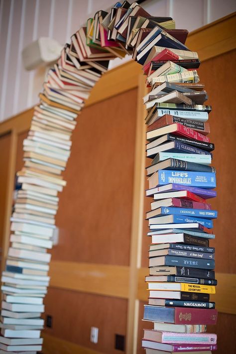 When books meet RPGs: a book nerds wedding to tickle your dice | Offbeat Bride Diy Book Arch, Nerd Wedding Dress, Book Arch, Wedding Mad Libs, Book Page Roses, Nerd Wedding, Book Themed Wedding, Literary Wedding, Geeky Wedding