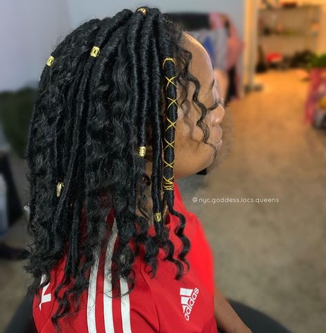 Rae Rae on Instagram: “💣💣Shoulder length Goddess locs💖 • done by me • Dm for info 📍Queens Village, Queens📍#goddesslocs #hairgoals #goddesslocsnyc…” Goddess Locs, Shoulder Length, Locs, Hair Goals, Hair Wrap, Dreadlocks, Queen, Hair Styles, Hair