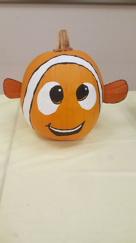 Finding Nemo Pumpkin Painting, Nemo Pumpkin Painting Ideas, Finding Nemo Pumpkin, Nemo Pumpkin, Pumpkin Challenge, Pumpkin Designs Painted, Disney Pumpkin Painting, Pumpkin Decorating Diy, Halloween Pumpkin Crafts