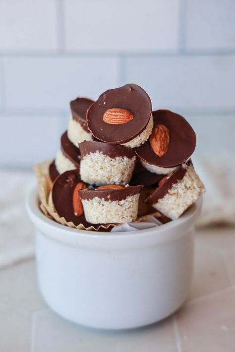 healthy almond joys - danishealthyeats.com Ww Almond Joy Cookies, Almond Joy Bites Recipe, Almond Joy Energy Bites, Healthy Almond Joy Bars, Healthy Almond Joy, Almond Joy Bites, Almond Joys, Low Sugar Treats, Low Sugar Snacks