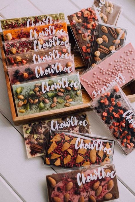 Bar Chocolate Packaging, Chocolate Ideas Creative, Chocolate Packaging Ideas, Chocolate Bar Ideas, Diy Chocolate Bars, Chocolate Bar Packaging, Chocolate Business, Homemade Chocolate Bars, Chocolate Bark Recipe