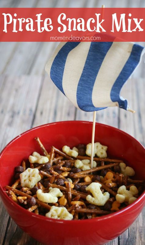 Easy Pirate Munch Snack Mix & other fun pirate ideas! Nautical Snacks, Pirate Snacks, Bible School Snacks, Vbs Shipwrecked, Pirate Week, Pirate Food, Shipwrecked Vbs, Vbs Snacks, Pirate Ideas