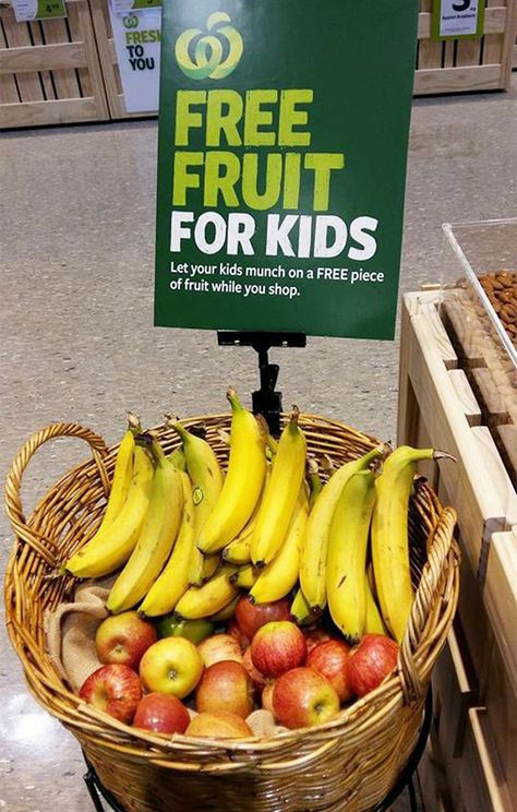 Store Offers Fresh Free Fruit For Children While Their Parents Shop! Fruit For Kids, Fruit And Veg Shop, Vegetable Shop, Grocery Store Design, Supermarket Design, Fruits For Kids, Fruit Shop, Free Fruit, Fresh Market