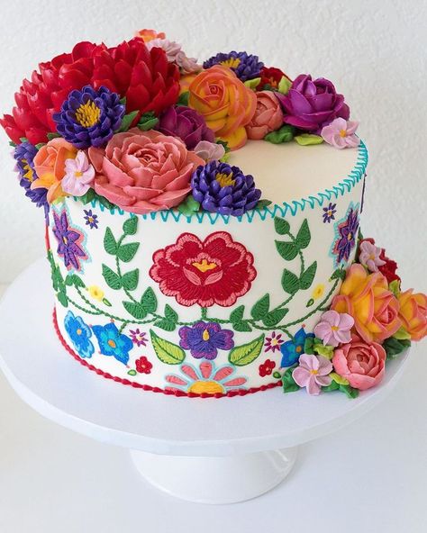 20 Postres que satisfarán tu apetito por el arte y la naturaleza Mexican Themed Cakes, Mexican Fiesta Cake, Mexican Cake, Mexican Birthday Parties, Fiesta Cake, Mexican Birthday, Fiesta Theme Party, Torte Cupcake, Mexican Theme