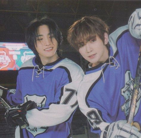 How wonderful hockey is... Especially if these wonderful guys play there 🏒 Seonghwa Widget, Yeosang Icons Aesthetic, Yeosang And Seonghwa, Seonghwa Mother, Skz Ateez, Yeosang Icons, Ateez Seonghwa Icon, Seonghwa Yeosang, Ateez Icons