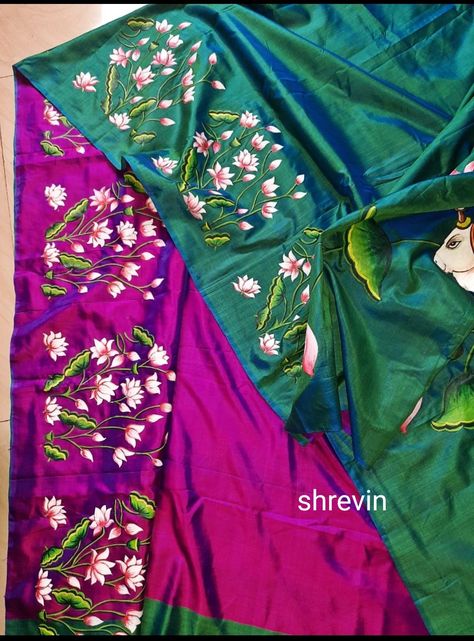 Fabric Painting On Cotton Saree, Fabric Painting On Chaniya Choli, Pichwai Painting Saree, Saree Painting Designs Cotton, Paintings On Sarees, Pichwai Painting On Saree, Fabric Painting On Sarees Design, Pichwai Paintings On Blouse, Hand Painting On Saree