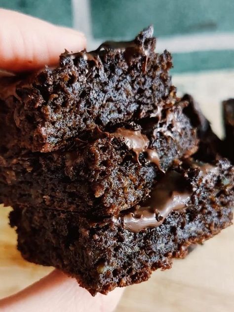 Avocado Brownies - Justine Doiron Justine Snacks, Best Dark Chocolate, Dairy Free Brownies, Avocado Dessert, Avocado Brownies, Dark Chocolate Brownies, Snacks Saludables, Fudge Brownies, Healthy Sweets