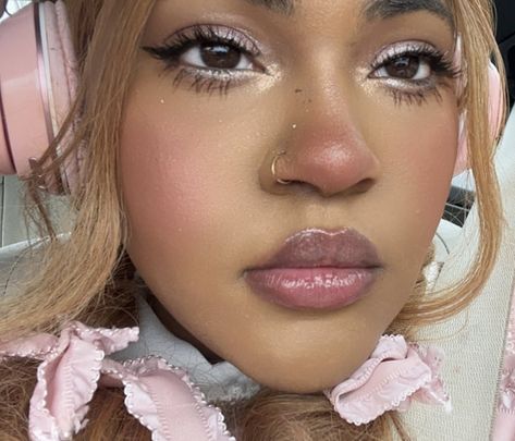 Tan Skin Makeup, Bubble Bubble, Korea Makeup, Pink Winter, Cute Makeup Looks, Makeup Obsession, Pink Makeup, Kiss Makeup, Tan Skin