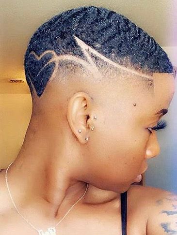 Yesss! Very NICE INDEED!❤️❤️❤️ Simple Shaved Hair Designs For Women, Bald Fade Women Black Design, Fade Hairstyles For Black Women, Women Fades With Designs, Women Fades Haircuts, Fades On Black Women, Women With Waves Fade, Low Cut Hair Black Women Designs, Fades For Women Hairstyles