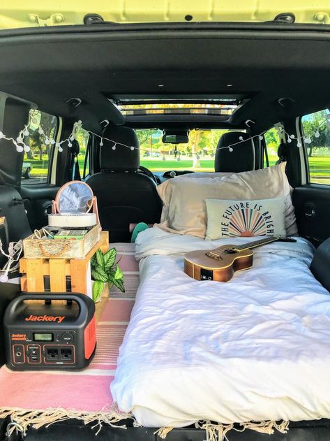 Car camping, mattress topper in car, camping Kombi Trailer, Boat Food Ideas, Auto Camping, Suv Camping, Lake House Food Ideas, Jeep Camping, Kombi Home, Car Deco, Lake Food Ideas Summer