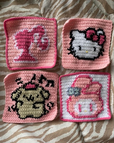 Hello Kitty Crochet Graph, Hello Kitty Pixel Crochet, Sanrio Tapestry Crochet, Sanrio Granny Square, Hello Kitty Granny Square Pattern, Crochet Keyboard Mat, Goth Crochet Ideas, Crochet Icons, Icons Sanrio