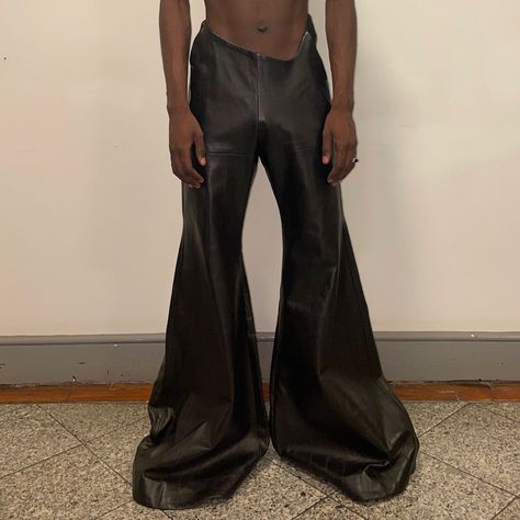 Avant Garde Street Style, Bell Bottom Trousers, Fashion Bottoms, Upcycled Fashion, Avant Garde Fashion, Goth Outfits, Bell Bottom, Mode Inspo, Fashion Studio