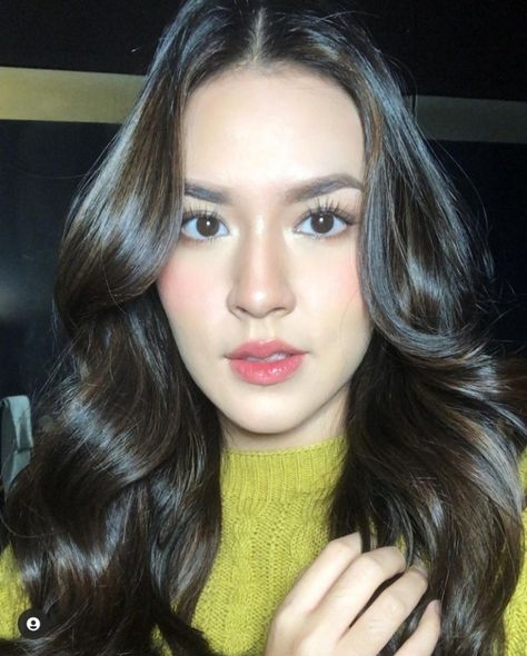 Raisa Andriana, Neon Room, Layered Hair, Sweet Girls, Pretty Woman, Rap, Indonesia, Neon, Makeup