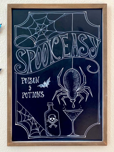 Halloween Chalkboard Art, Chalk Markers Art, Halloween Window Display, Halloween Signs Diy, Chalkboard Wall Art, Halloween Chalkboard, Halloween Bar, Chalkboard Decor, Chalk Sign