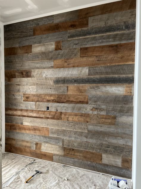 Modern Industrial House, Wood Walls Living Room, Speakeasy Decor, Wood Wall Design, Log Cabin Rustic, Coffee Room, Barnwood Wall, Wood Accent Wall, Rustic Wood Walls