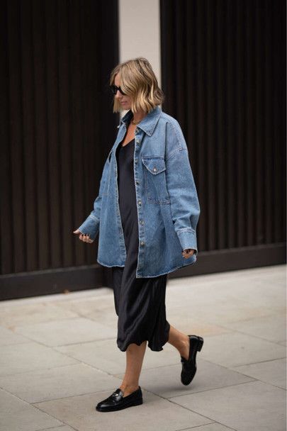 Look Short Jeans, Emma Rose, Outfit Trends, Satin Slip, Satin Slip Dress, Looks Style, Mode Inspiration, Spring Summer Outfits, Minimalist Outfit