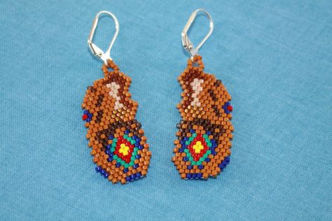 Moccasin Earrings, Metis Beadwork, Native Beading, Beautiful Beaded Earring, Beaded Moccasins, Native Beading Patterns, Beadwork Earrings, Angel Pin, Beautiful Beaded Jewelry