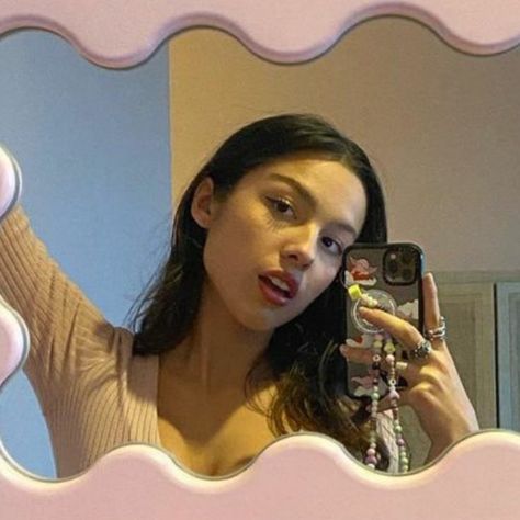 olivia rodrigo Olivia Rodrigo Icon, Bad Songs, Kira Kosarin, Good Girl Gone Bad, Mexican Girl, Mirror Pic, Tv Actors, Girl House, I Love Girls