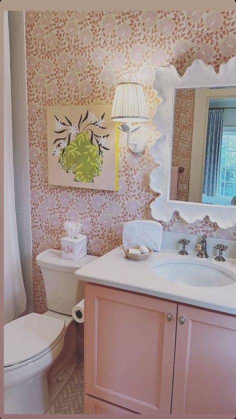 Pink Bathroom With Wallpaper, Pink Cabinets Bathroom, Preppy Bathroom Ideas, Pastel Bathroom Ideas, Girl Bathroom, Girly Bathroom, Girl Bathrooms, Bathroom Layouts, Grand Millennial