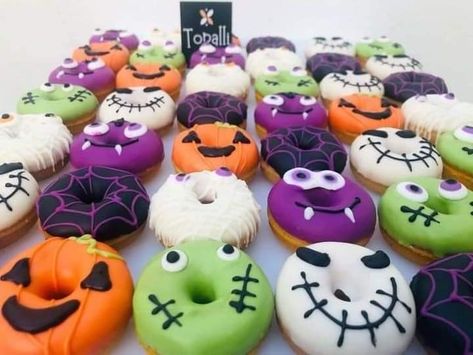 Mini Donuts For Halloween, Spring Donut Ideas, Halloween Mini Donuts Ideas, Halloween Doughnuts Ideas, Halloween Donuts Ideas, Fall Halloween Party Ideas, Donuts Ideas, Fall Donuts, Donut Decorating Ideas