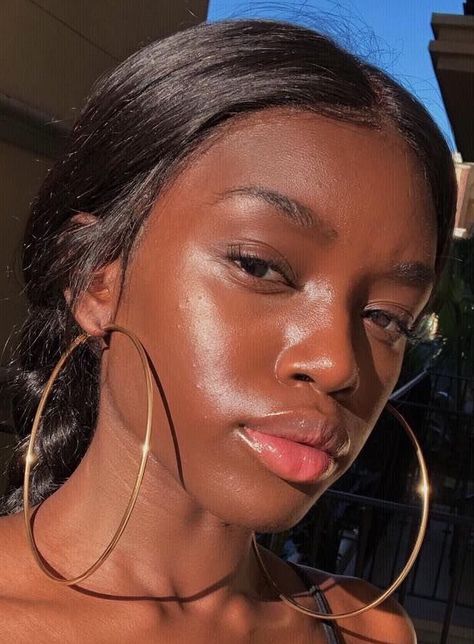 Big Hoops Aesthetic, Hoop Earrings Aesthetic, Bridal Makeup Natural, Black Princess, Earrings Aesthetic, Dark Skin Beauty, Natural Wedding Makeup, Big Hoop Earrings, Without Makeup